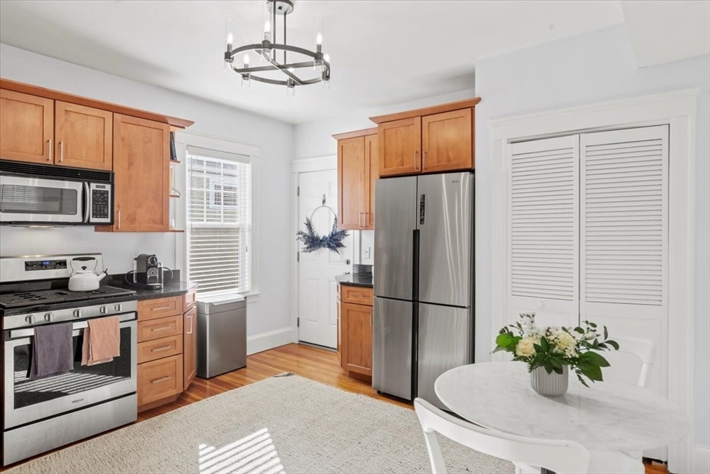 15 Lafield St, Boston, Massachusetts, 3 Bedrooms Bedrooms, 5 Rooms Rooms,2 BathroomsBathrooms,Residential Lease,For Rent,Lafield St,73521755