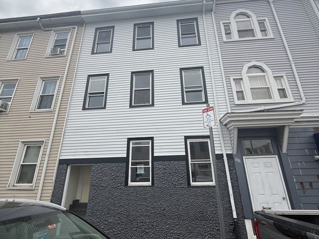 186 Marion St., Boston, Massachusetts, 6 Bedrooms Bedrooms, 12 Rooms Rooms,3 BathroomsBathrooms,Residential Income,For Sale,Marion St.,73521777