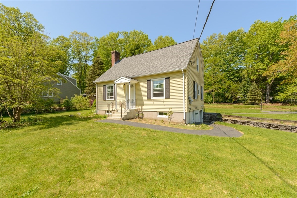 263 Highland St, Holden, Massachusetts, 4 Bedrooms Bedrooms, 7 Rooms Rooms,1.5 BathroomsBathrooms,Residential,For Sale,Highland St,73521778