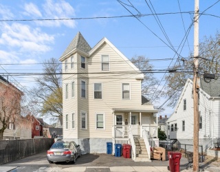 38-40 Hurd Street, Melrose, Massachusetts, 9 Bedrooms Bedrooms, 19 Rooms Rooms,4 BathroomsBathrooms,Residential Income,For Sale,Hurd Street,73521788
