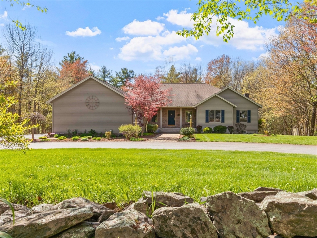 118 Willis Rd, Gardner, Massachusetts, 3 Bedrooms Bedrooms, 6 Rooms Rooms,2 BathroomsBathrooms,Residential,For Sale,Willis Rd,73521804