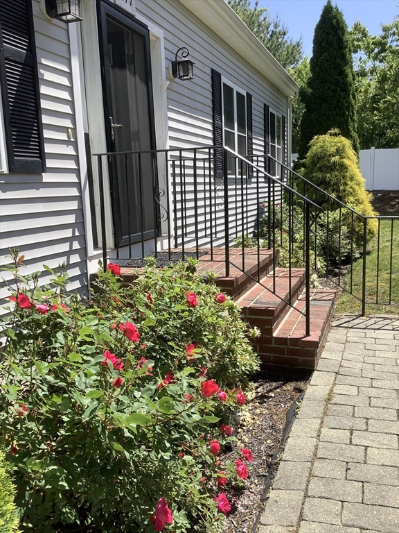 1677 Plymouth St, Bridgewater, Massachusetts, 3 Bedrooms Bedrooms, 5 Rooms Rooms,2 BathroomsBathrooms,Residential,For Sale,Plymouth St,73521810