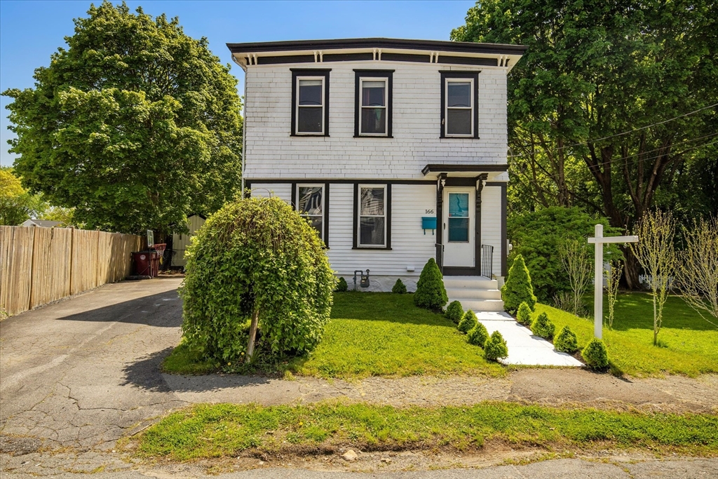 166 Center Avenue, Middleboro, Massachusetts, 4 Bedrooms Bedrooms, 9 Rooms Rooms,1.5 BathroomsBathrooms,Residential,For Sale,Center Avenue,73521805