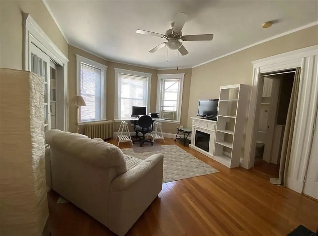 74 Fenway, Boston, Massachusetts, 1 Bedroom Bedrooms, 3 Rooms Rooms,1 BathroomBathrooms,Residential Lease,For Rent,Fenway,73521820