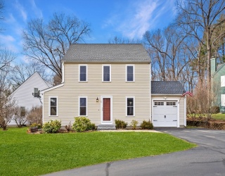 18 Blueberry Lane, Hudson, Massachusetts, 3 Bedrooms Bedrooms, 6 Rooms Rooms,1.5 BathroomsBathrooms,Residential,For Sale,Blueberry Lane,73494879