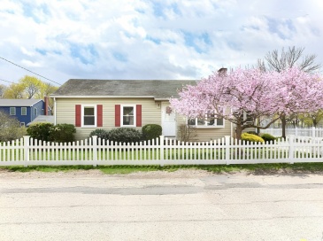 5 Arch Street, Abington, Massachusetts, 3 Bedrooms Bedrooms, 5 Rooms Rooms,1 BathroomBathrooms,Residential,For Sale,Arch Street,73505170