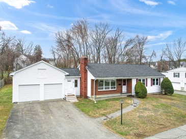 92 Ursula St, Lowell, Massachusetts, 3 Bedrooms Bedrooms, 7 Rooms Rooms,2 BathroomsBathrooms,Residential,For Sale,Ursula St,73498564