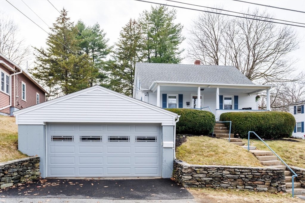 159 Waterford Street, Gardner, Massachusetts, 4 Bedrooms Bedrooms, 6 Rooms Rooms,1 BathroomBathrooms,Residential,For Sale,Waterford Street,73498228