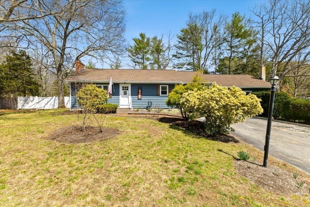 38 New Taunton Ave, Norton, Massachusetts, 3 Bedrooms Bedrooms, 6 Rooms Rooms,1 BathroomBathrooms,Residential,For Sale,New Taunton Ave,73502728
