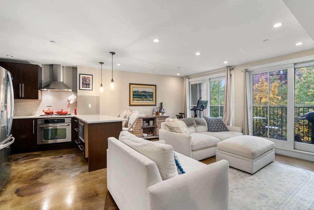 64-66 Salem St, Boston, Massachusetts, 2 Bedrooms Bedrooms, 4 Rooms Rooms,1 BathroomBathrooms,Residential Lease,For Rent,Salem St,73500534