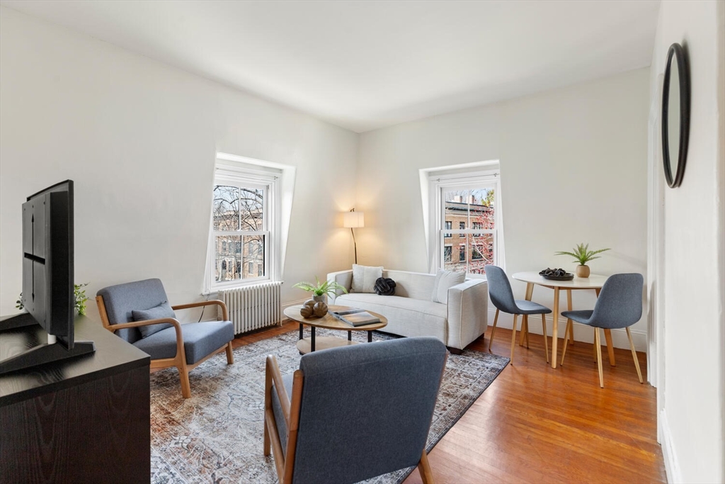 26 Linnaean St, Cambridge, Massachusetts, 2 Bedrooms Bedrooms, 4 Rooms Rooms,1 BathroomBathrooms,Residential,For Sale,Linnaean St,73494606