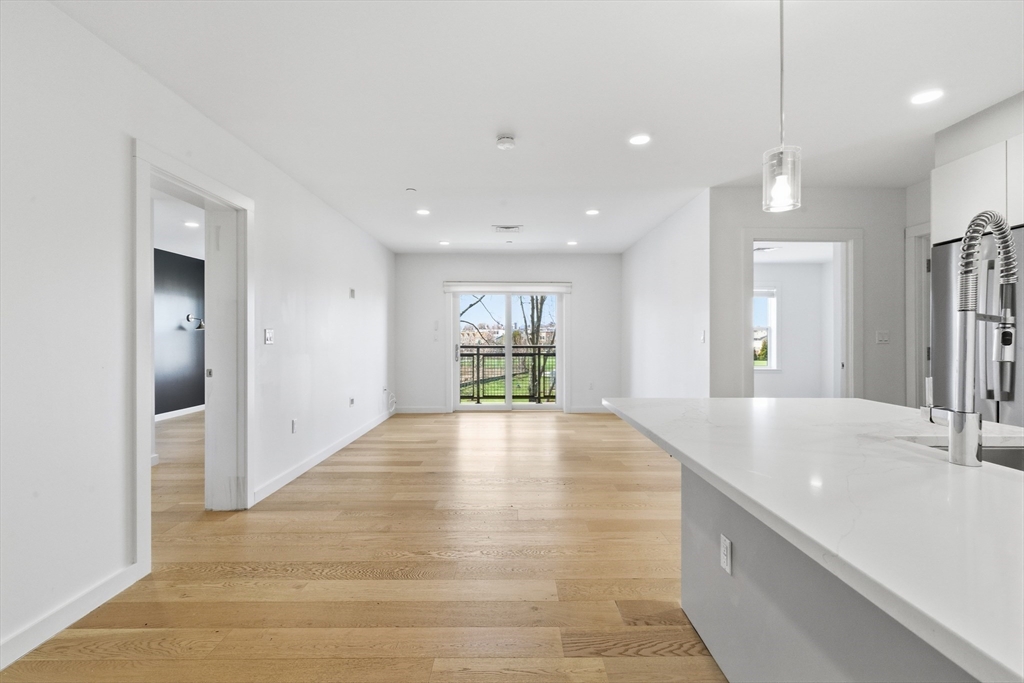 16 Boardman St, Boston, Massachusetts, 2 Bedrooms Bedrooms, 5 Rooms Rooms,2 BathroomsBathrooms,Residential Lease,For Rent,Boardman St,73521957