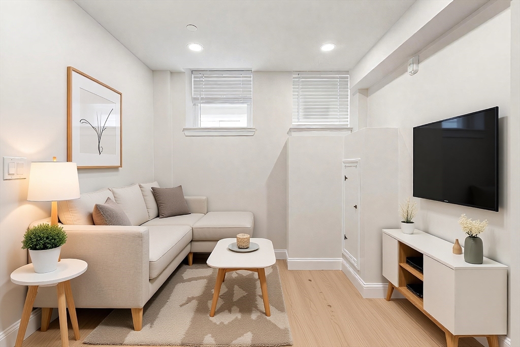 19 Bartlett Place, Boston, Massachusetts, 2 Bedrooms Bedrooms, 4 Rooms Rooms,1 BathroomBathrooms,Residential Lease,For Rent,Bartlett Place,73521956