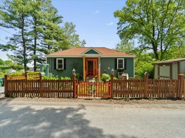 212 Grove St, Clinton, Massachusetts, 3 Bedrooms Bedrooms, 6 Rooms Rooms,2.5 BathroomsBathrooms,Residential,For Sale,Grove St,73522007 212 Grove St, Clinton, Massachusetts, 3 Bedrooms Bedrooms, 6 Rooms Rooms,2.5 BathroomsBathrooms,Residential,For Sale,Grove St,73522007