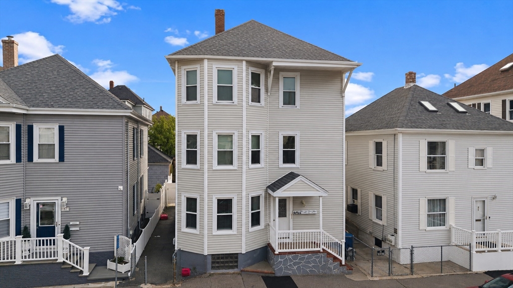 55 Salisbury St, New Bedford, Massachusetts, 9 Bedrooms Bedrooms, 18 Rooms Rooms,3 BathroomsBathrooms,Residential Income,For Sale,Salisbury St,73522043
