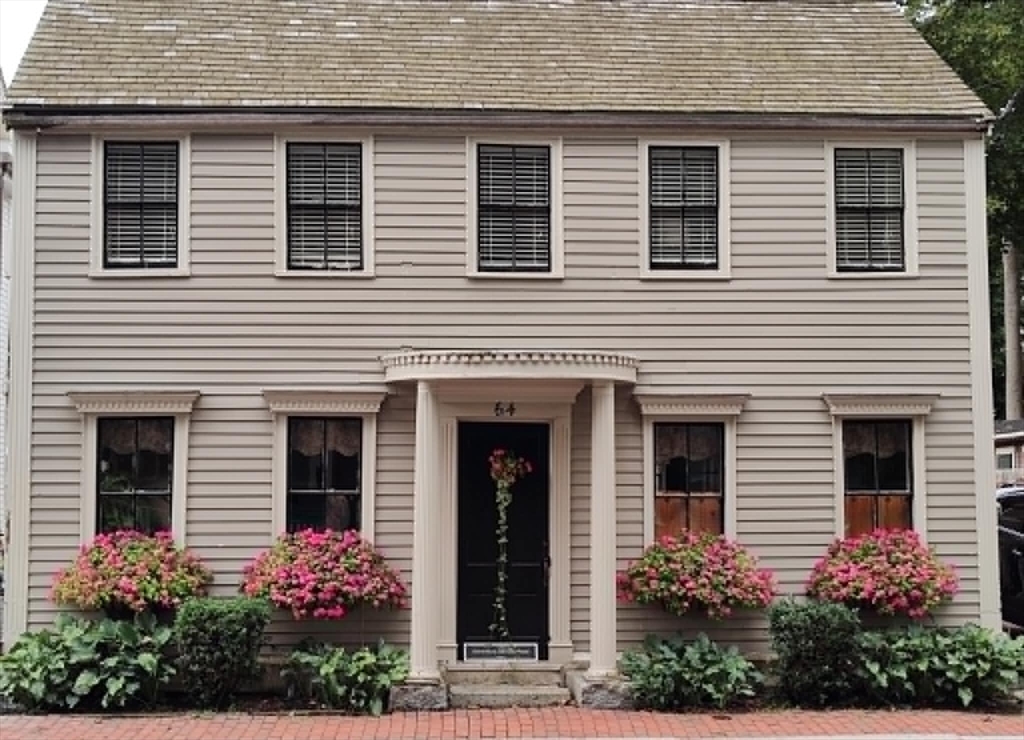 64 Prospect St, Newburyport, Massachusetts, 3 Bedrooms Bedrooms, 9 Rooms Rooms,2.5 BathroomsBathrooms,Residential,For Sale,Prospect St,73522055