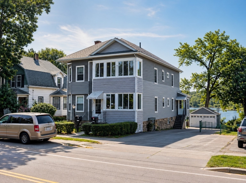 121 Hope Ave, Worcester, Massachusetts, 6 Bedrooms Bedrooms, 12 Rooms Rooms,2 BathroomsBathrooms,Residential Income,For Sale,Hope Ave,73522078