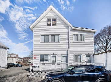 723 Washington St, Newton, Massachusetts, 5 Bedrooms Bedrooms, 18 Rooms Rooms,5 BathroomsBathrooms,Residential Income,For Sale,Washington St,73521974