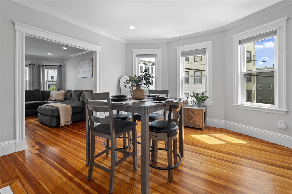 22 Buttonwood St, Boston, Massachusetts, 2 Bedrooms Bedrooms, 5 Rooms Rooms,2 BathroomsBathrooms,Residential Lease,For Rent,Buttonwood St,73521899