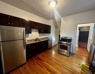 807 Centre St, Boston, Massachusetts, 3 Bedrooms Bedrooms, 4 Rooms Rooms,1 BathroomBathrooms,Residential Lease,For Rent,Centre St,73521911