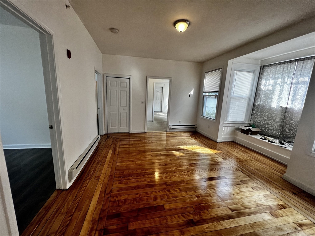 3-5 Woodbine St, Worcester, Massachusetts, 4 Bedrooms Bedrooms, 5 Rooms Rooms,1 BathroomBathrooms,Residential Lease,For Rent,Woodbine St,73521920