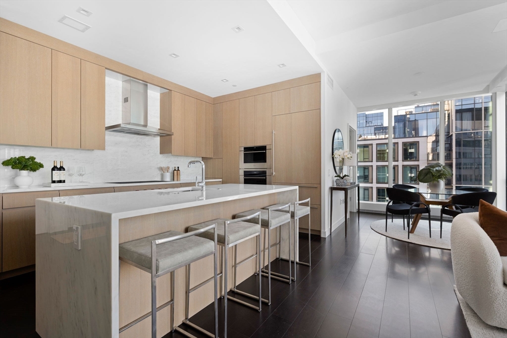 150 Seaport Blvd, Boston, Massachusetts, 2 Bedrooms Bedrooms, 6 Rooms Rooms,2.5 BathroomsBathrooms,Residential,For Sale,Seaport Blvd,73521930