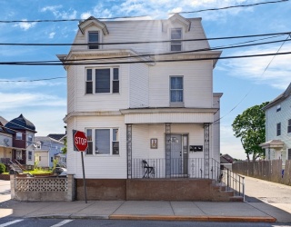 4 Coral St, Fall River, Massachusetts, 9 Bedrooms Bedrooms, 21 Rooms Rooms,3.5 BathroomsBathrooms,Residential Income,For Sale,Coral St,73521979