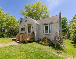 54 Charles St, Williamstown, Massachusetts, 3 Bedrooms Bedrooms, 6 Rooms Rooms,1 BathroomBathrooms,Residential,For Sale,Charles St,73521998