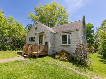 54 Charles St, Williamstown, Massachusetts, 3 Bedrooms Bedrooms, 6 Rooms Rooms,1 BathroomBathrooms,Residential,For Sale,Charles St,73521998