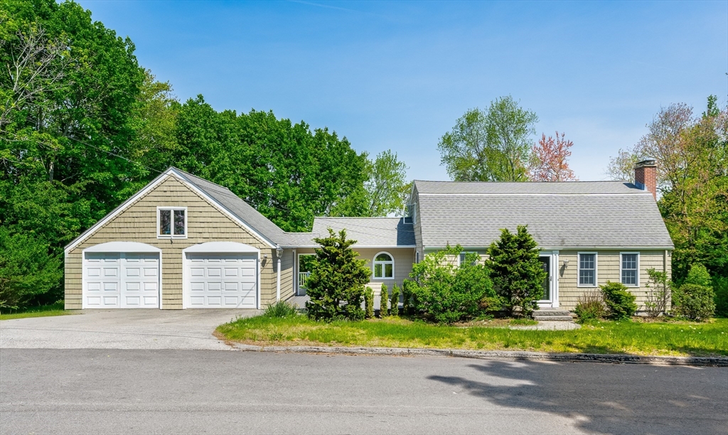 6 Crestview Dr, Westborough, Massachusetts, 4 Bedrooms Bedrooms, 10 Rooms Rooms,2 BathroomsBathrooms,Residential,For Sale,Crestview Dr,73522175