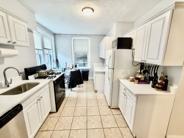 11 Foster, Boston, Massachusetts, 2 Bedrooms Bedrooms, 5 Rooms Rooms,1 BathroomBathrooms,Residential Lease,For Rent,Foster,73522191