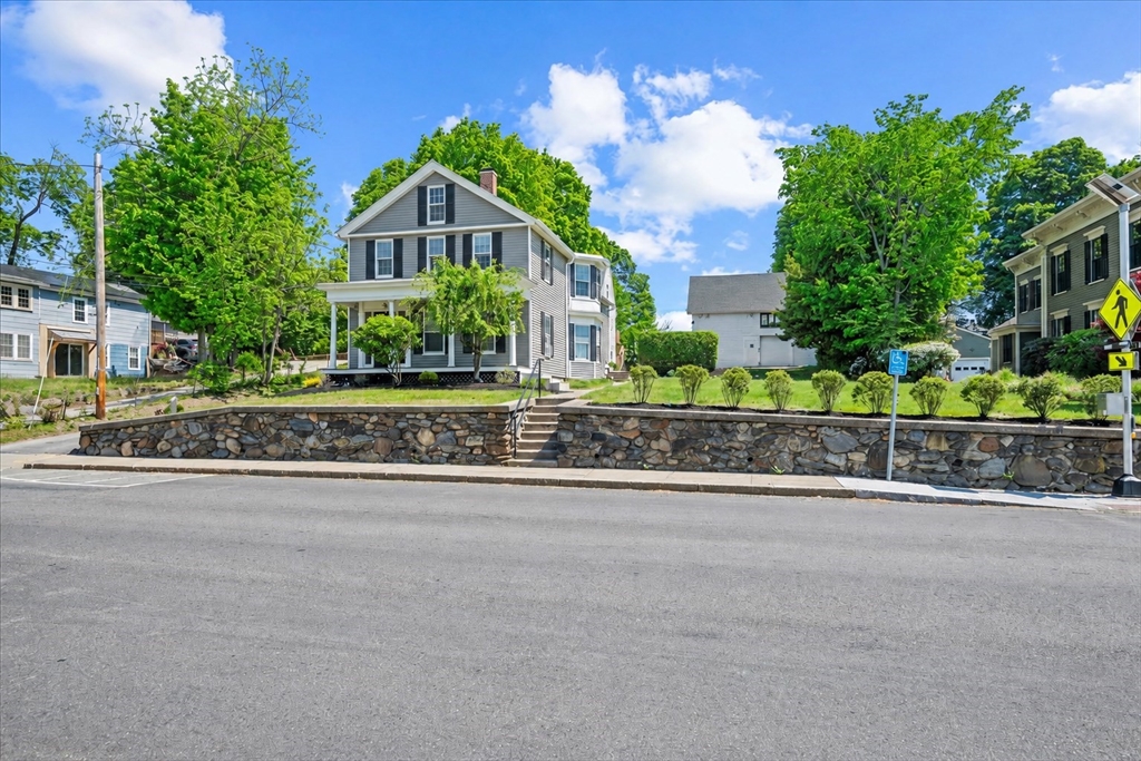 78 North Main Street, Millbury, Massachusetts, 3 Bedrooms Bedrooms, 8 Rooms Rooms,1 BathroomBathrooms,Residential Lease,For Rent,North Main Street,73522192