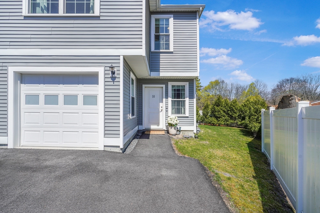 10 Knights Way, Swansea, Massachusetts, 2 Bedrooms Bedrooms, 4 Rooms Rooms,2.5 BathroomsBathrooms,Residential,For Sale,Knights Way,73521982