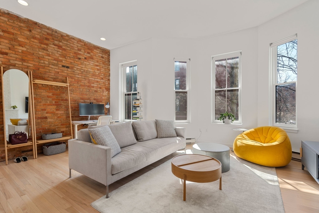 197 West Canton Street, Boston, Massachusetts, 1 Bedroom Bedrooms, 4 Rooms Rooms,1 BathroomBathrooms,Residential Lease,For Rent,West Canton Street,73522149
