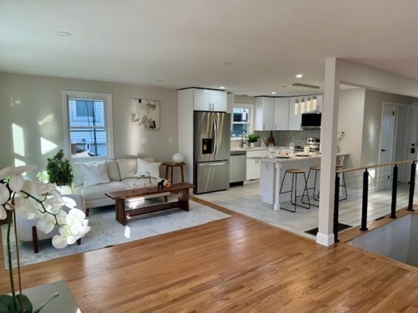 9-13 Sutherland Rd, Arlington, Massachusetts, 2 Bedrooms Bedrooms, 4 Rooms Rooms,2 BathroomsBathrooms,Residential Lease,For Rent,Sutherland Rd,73522173