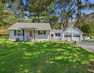 61 Beech St, Palmer, Massachusetts, 2 Bedrooms Bedrooms, 5 Rooms Rooms,1 BathroomBathrooms,Residential,For Sale,Beech St,73503525
