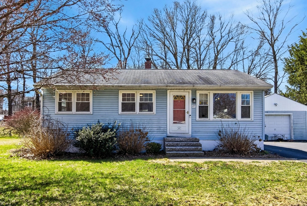 27 Robin Rd, Westborough, Massachusetts, 3 Bedrooms Bedrooms, 5 Rooms Rooms,1 BathroomBathrooms,Residential,For Sale,Robin Rd,73499745
