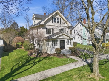 70 Hopkins Place, Longmeadow, Massachusetts, 4 Bedrooms Bedrooms, 8 Rooms Rooms,1.5 BathroomsBathrooms,Residential,For Sale,Hopkins Place,73498782