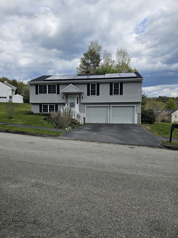 14 Pinewood Lane, Worcester, Massachusetts, 3 Bedrooms Bedrooms, 7 Rooms Rooms,2 BathroomsBathrooms,Residential,For Sale,Pinewood Lane,73522233