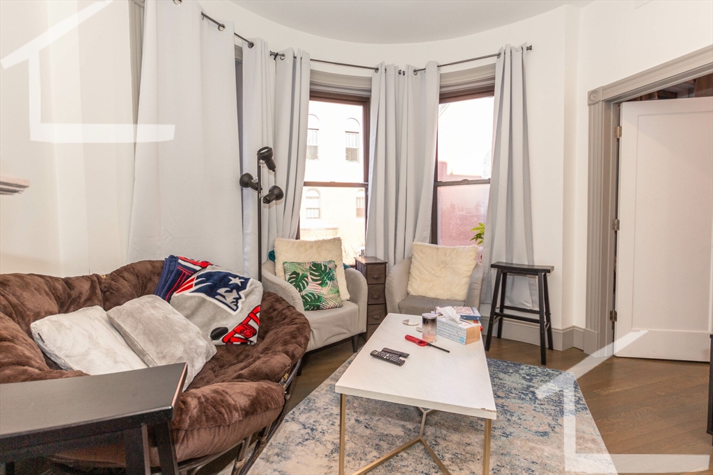 11 Belvidere St, Boston, Massachusetts, 5 Bedrooms Bedrooms, 4 Rooms Rooms,1 BathroomBathrooms,Residential Lease,For Rent,Belvidere St,73522398
