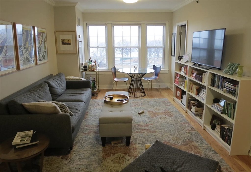 534 Beacon Street, Boston, Massachusetts, 2 Bedrooms Bedrooms, 3 Rooms Rooms,1 BathroomBathrooms,Residential Lease,For Rent,Beacon Street,73522339