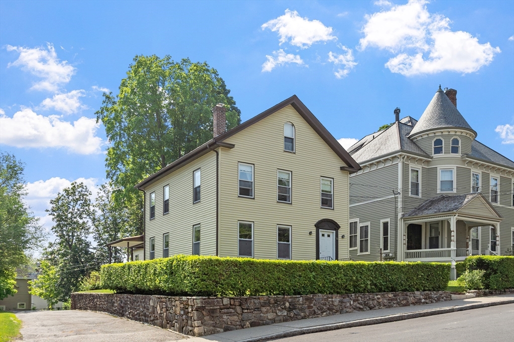 93 Chapin St, Southbridge, Massachusetts, 5 Bedrooms Bedrooms, 15 Rooms Rooms,3 BathroomsBathrooms,Residential Income,For Sale,Chapin St,73520337