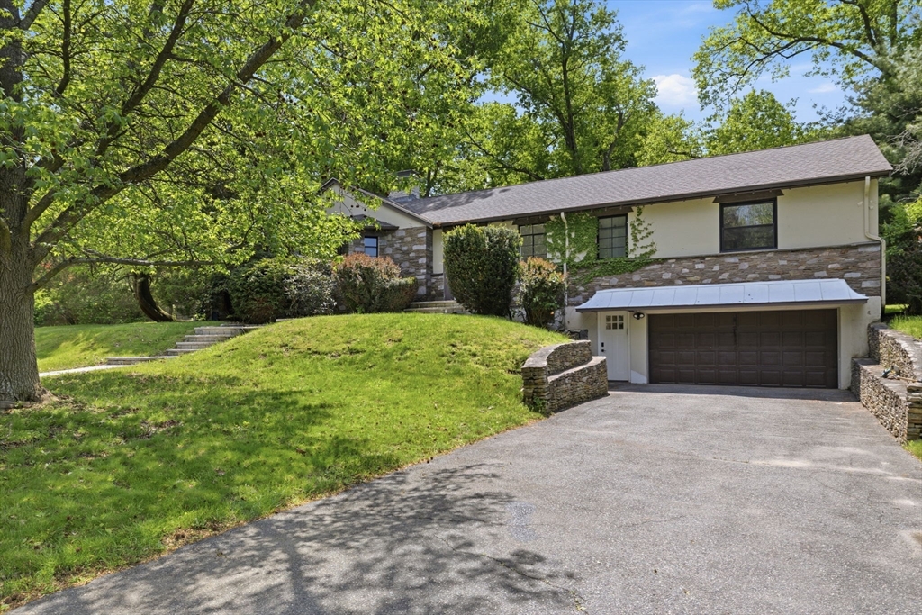 180 Eliot St, Brookline, Massachusetts, 4 Bedrooms Bedrooms, 9 Rooms Rooms,3 BathroomsBathrooms,Residential Lease,For Rent,Eliot St,73522279