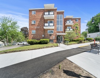 770 Cummins Hwy, Boston, Massachusetts, 2 Bedrooms Bedrooms, 4 Rooms Rooms,1 BathroomBathrooms,Residential,For Sale,Cummins Hwy,73522444