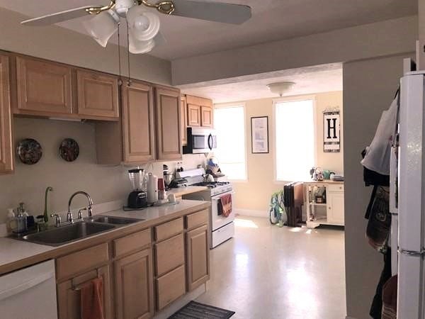 150 Sumner St, Quincy, Massachusetts, 2 Bedrooms Bedrooms, 5 Rooms Rooms,1 BathroomBathrooms,Residential Lease,For Rent,Sumner St,73522457
