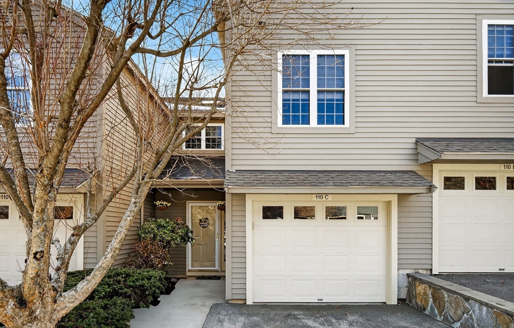 110 Ridgefield Cir, Clinton, Massachusetts, 2 Bedrooms Bedrooms, 5 Rooms Rooms,3 BathroomsBathrooms,Residential,For Sale,Ridgefield Cir,73487685