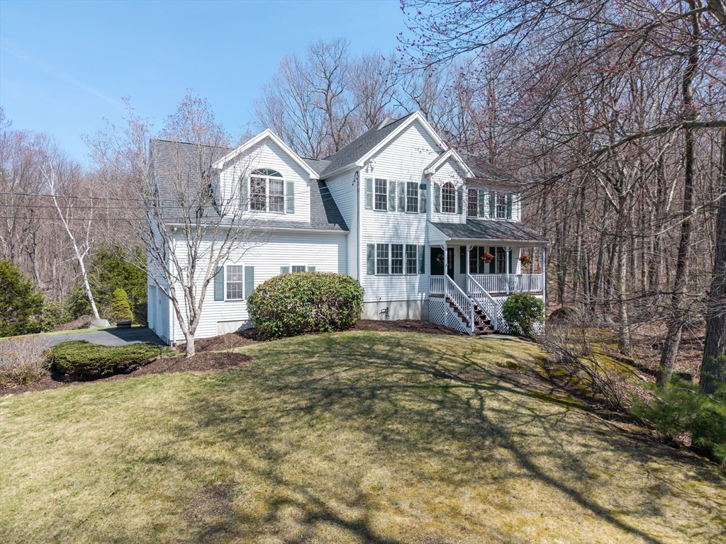 6 Field Pond Rd, Milford, Massachusetts, 4 Bedrooms Bedrooms, 8 Rooms Rooms,3 BathroomsBathrooms,Residential,For Sale,Field Pond Rd,73501007