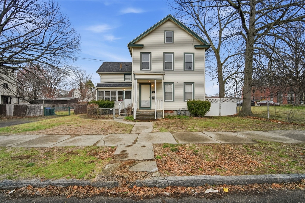 76 Hampden St, Springfield, Massachusetts, 5 Bedrooms Bedrooms, 10 Rooms Rooms,2 BathroomsBathrooms,Residential Income,For Sale,Hampden St,73496862