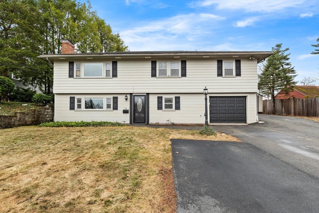 22 Indian Hill Rd, Wakefield, Massachusetts, 3 Bedrooms Bedrooms, 10 Rooms Rooms,2.5 BathroomsBathrooms,Residential,For Sale,Indian Hill Rd,73491070