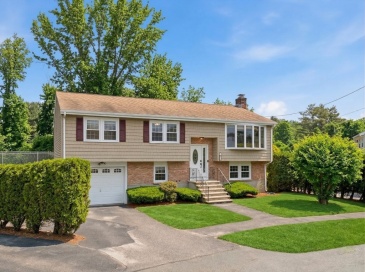 20 Jennifer Ln, Peabody, Massachusetts, 4 Bedrooms Bedrooms, 7 Rooms Rooms,1.5 BathroomsBathrooms,Residential,For Sale,Jennifer Ln,73494629